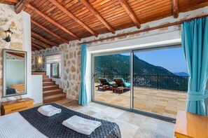 Iron/ironing board, free WiFi, bed sheets - Escape to Villa Safi — a peaceful hillside hideaway near Kalkan (Kalkan / Islamlar)