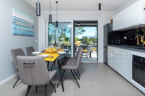 Fridge, microwave, oven, stovetop - Villa Lotta (Istria - Brgod) (Brgod)