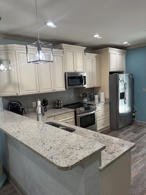 Fridge, microwave, oven, stovetop - 3-bedroom house in Longs with AC/heat pet friendly and peaceful neighborhood. (Longs)
