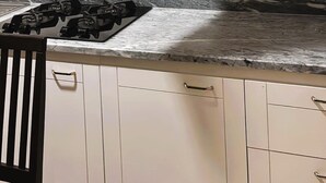 A kitchen with white cabinets, a marble countertop, and a gas stove. - Joli Beach House - Spacious Second Floor T0 Suite (Sal)