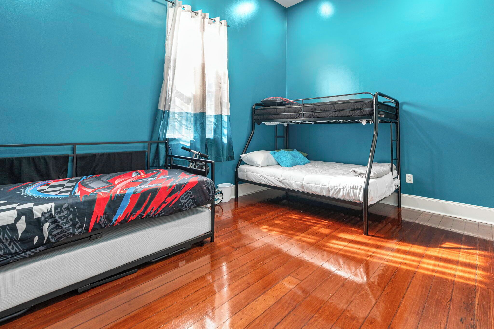 4 bedrooms, WiFi, bed sheets