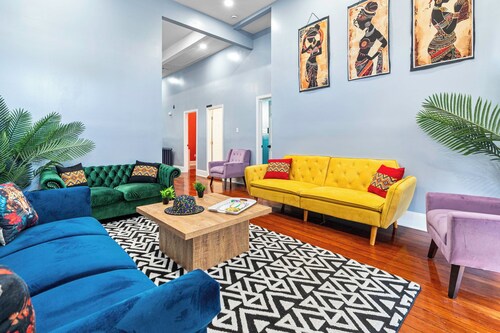 Charming 4-bedroom cottage in a prime location in New Orleans with AC