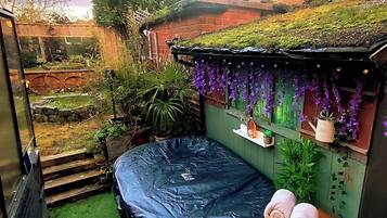 Tina de hidromasaje al aire libre