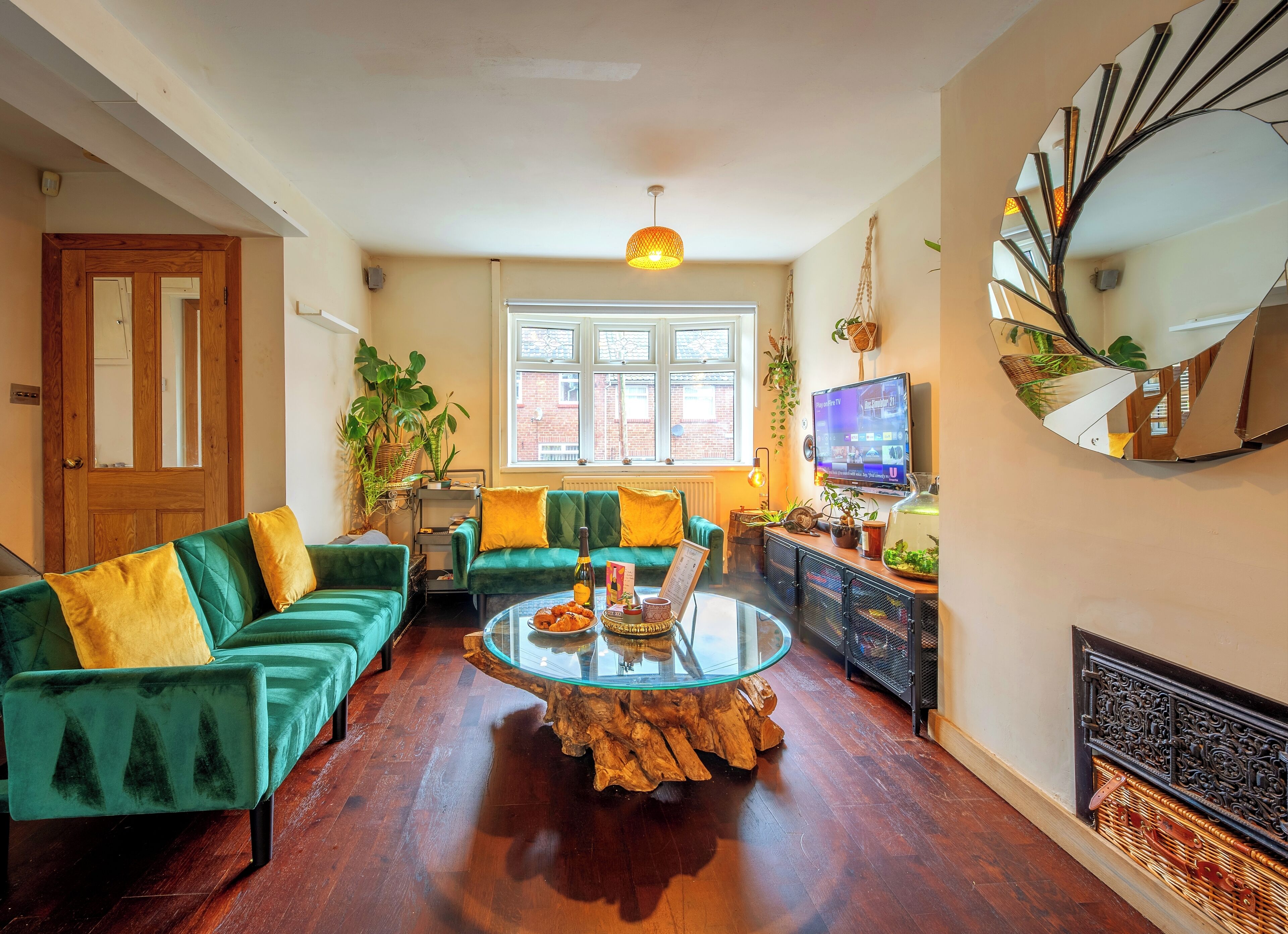 Smart TV, fireplace, video games, books