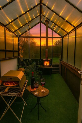 🍾 Hot Tub • Steam Spa • Pizza Oven • Roll-Top Bath • Netflix • Pets OK • Durham