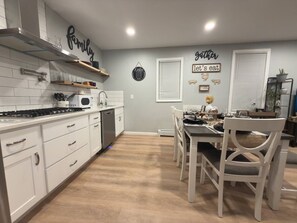 Paper towels - Stylish Retreat with Fire Pit Near Casinos (Atlantic City)