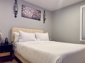 3 bedrooms, iron/ironing board, travel cot, free WiFi - Stylish Retreat with Fire Pit Near Casinos (Atlantic City)