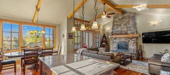 Ravenswood- Lake views- downtown greystone with air conditioning