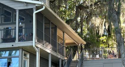 Lakefront Retreat: 3 bedroom Home on Cherry Lake in Charming Madison