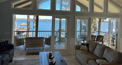 Lakefront Retreat: 3 bedroom Home on Cherry Lake in Charming Madison