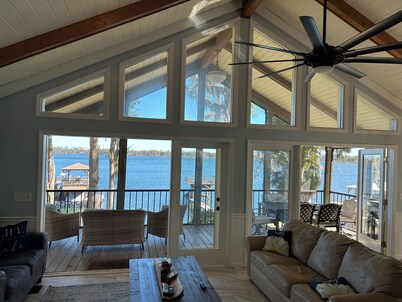 Lakefront Retreat: 3 bedroom Home on Cherry Lake in Charming Madison