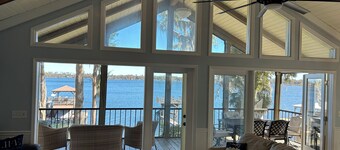 Lakefront Retreat: 3 bedroom Home on Cherry Lake in Charming Madison