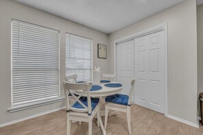 Dining - Cozy Retreat Round Rock|Near Dell|Kalahari|Family (Round Rock)