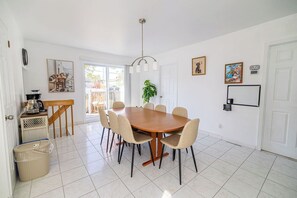 Dining - Spacious 4BDRS Entire House near DT, Free Parking (Longueuil)
