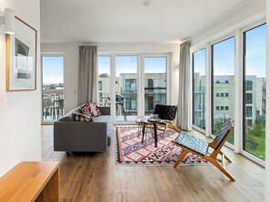 TV - Penthouse Imort (654) by Interhome (Lembruch)