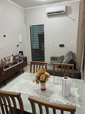 Interior - House with ensuite bathroom in a good location. (Manaus)