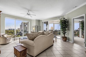 Smart TV - Waterside and Wonderful, Sunset Views, Plenty of Amenities - FMB - Condo gulf Mist - Roelens (Fort Myers Beach)
