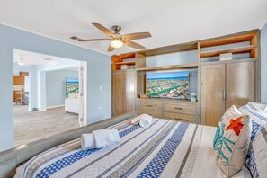 4 bedrooms, iron/ironing board, free WiFi, bed sheets - Turtle Tides – Private Heated Pool & 50' Dock (Key Colony Beach)