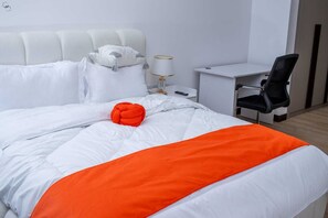 1 bedroom, desk, iron/ironing board, WiFi - 🌇 Fully Serviced 1-Bedroom Apartment at Riverbank, Two Rivers – Nairobi (Nairobi)