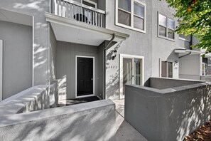 Exterior detail - #HabitueHomes - Longmont Landing (Boise)
