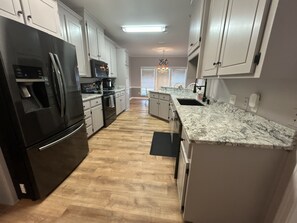 Microondas, horno, parrilla de estufa y lavavajillas 