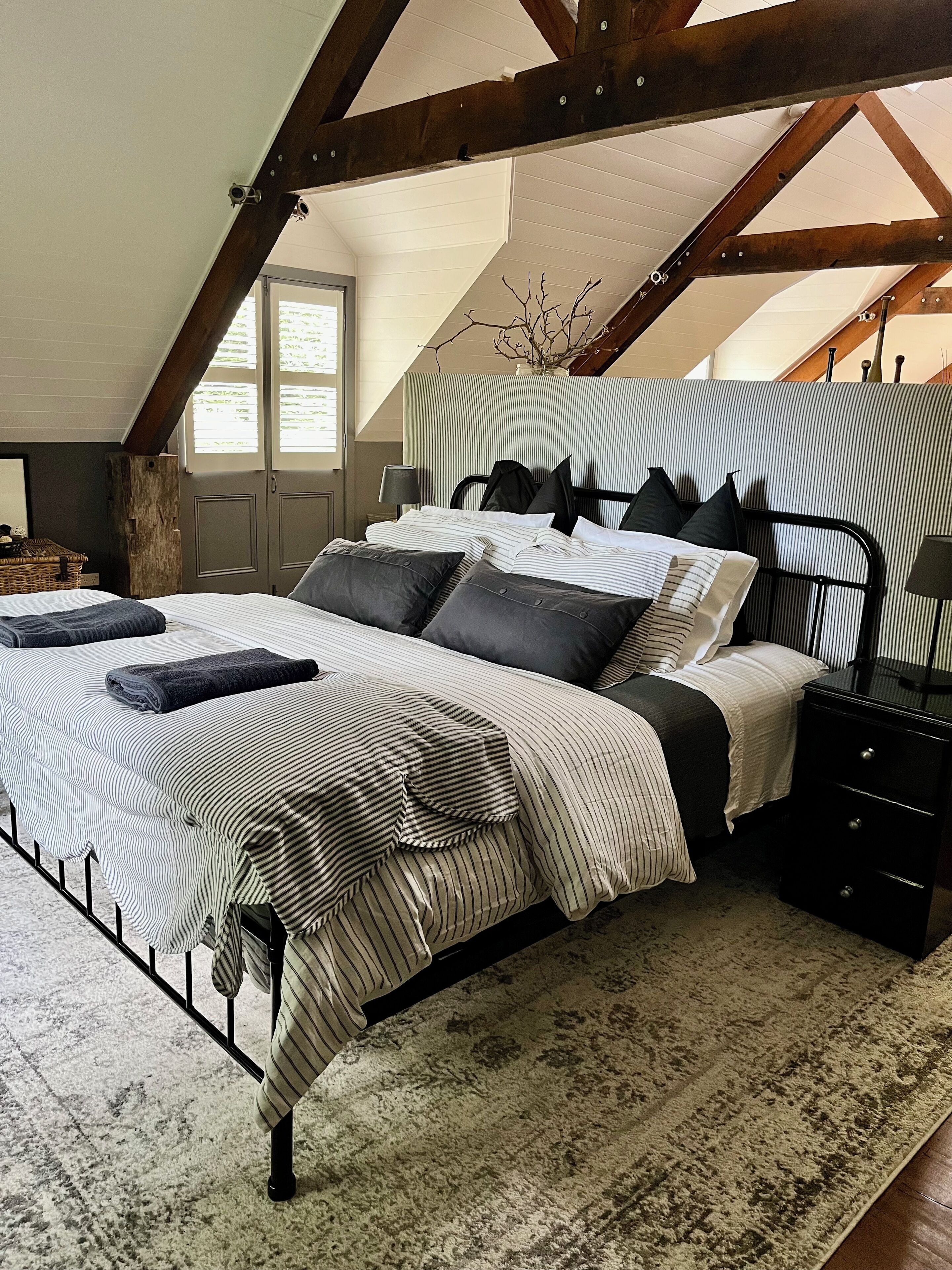 1 bedroom, iron/ironing board, internet, bed sheets