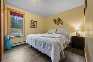 1 bedroom, iron/ironing board, free WiFi, bed sheets - Saddleback - South Branch Condo 17-1 - Ski in ski out, Pet friendly! (Rangeley)