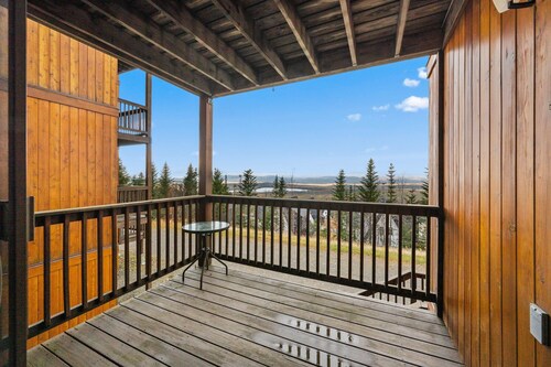 Saddleback - South Branch Condo 17-1 - Ski in ski out, Pet friendly!