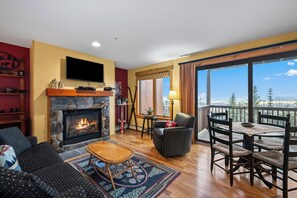 Télévision, cheminée