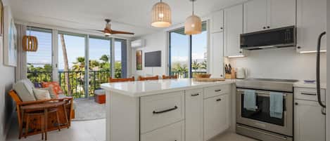 Refrigerador, microondas, horno, placa de cocina