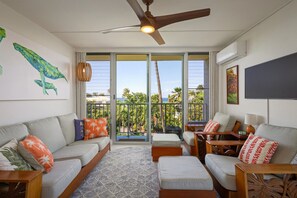 TV - Modern Coastal Retreat with Ocean Views and Beach Access – Puako Beach Drive #310 (Kamuela)