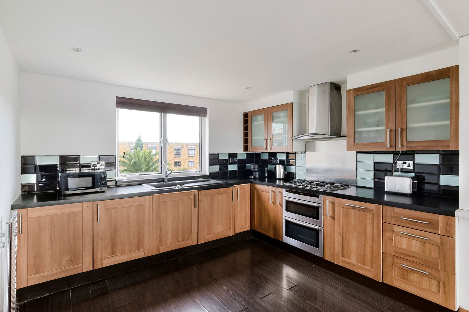 冰箱、微波炉、烤箱、洗碗机