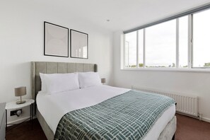 Iron/ironing board, WiFi, bed sheets - Blueground | Kensington, balcony, nr Holland Park (London)