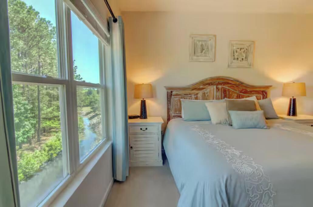 3 slaapkamers, een strijkplank/strijkijzer, gratis wifi, beddengoed