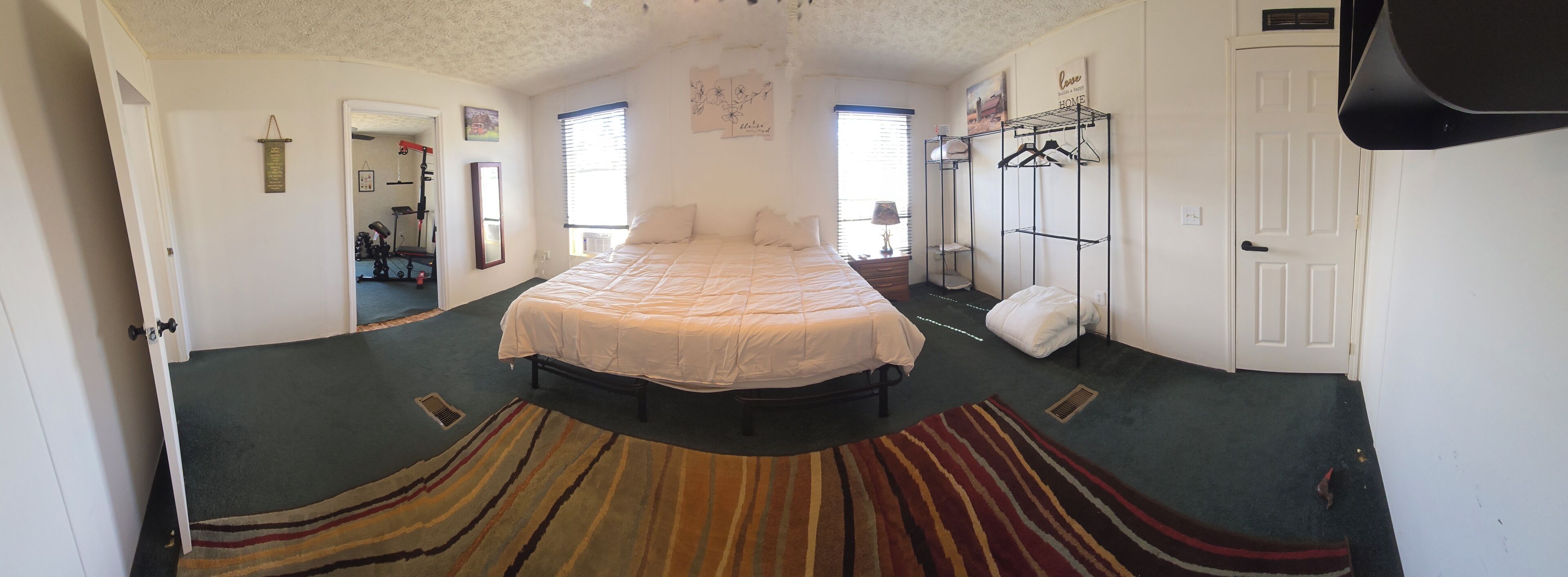 3 habitaciones, tabla de planchar con plancha, wifi y ropa de cama 