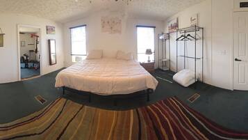 3 habitaciones, tabla de planchar con plancha, wifi y ropa de cama