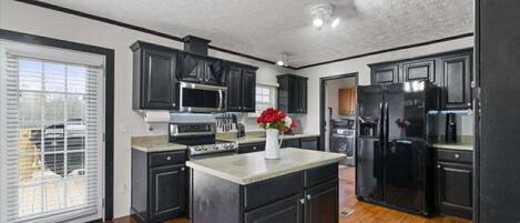 Micro-ondes, four, plaque de cuisson, lave-vaisselle