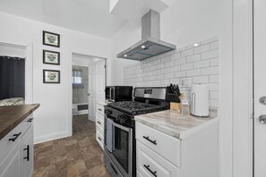 Frigorifero, microonde, macchina per tè/caffè, tostapane