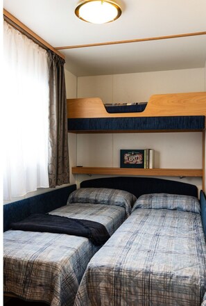 2 bedrooms, travel crib, WiFi (free), bed sheets - Lovely apartment in villa for 6 people with pool, A/C, WIFI and terrace (Grado)