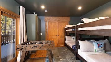 Desk, iron/ironing board, travel crib, free WiFi