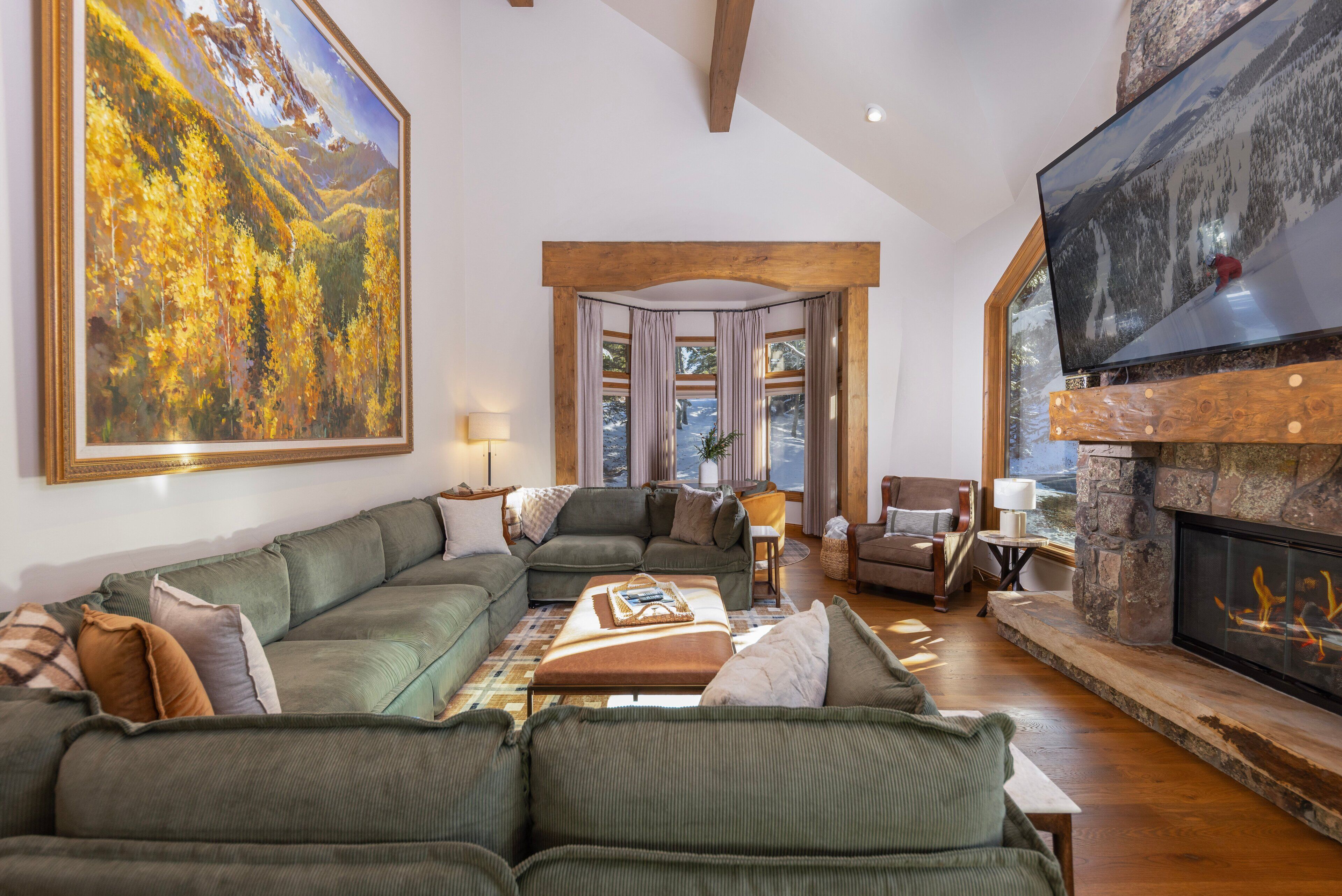 Smart TV, chimenea, videojuegos y futbolito 