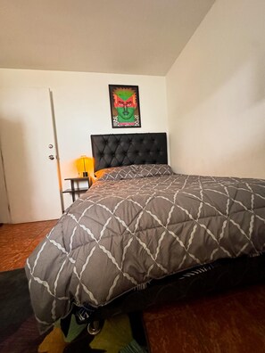1 habitación, tabla de planchar con plancha y wifi 