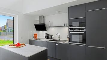 Réfrigérateur, micro-ondes, four, lave-vaisselle