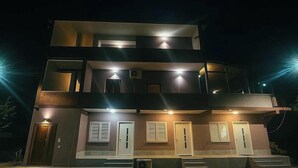 A multi-story building with balconies, doors, and windows. - Alessio Rooms Kruja (Fushe-Kruje)
