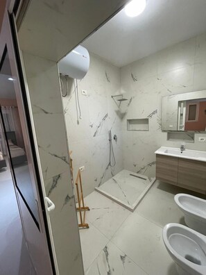 Deluxe Room, Balcony, Garden View | Free WiFi