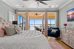 5 bedrooms, iron/ironing board, WiFi, bed sheets