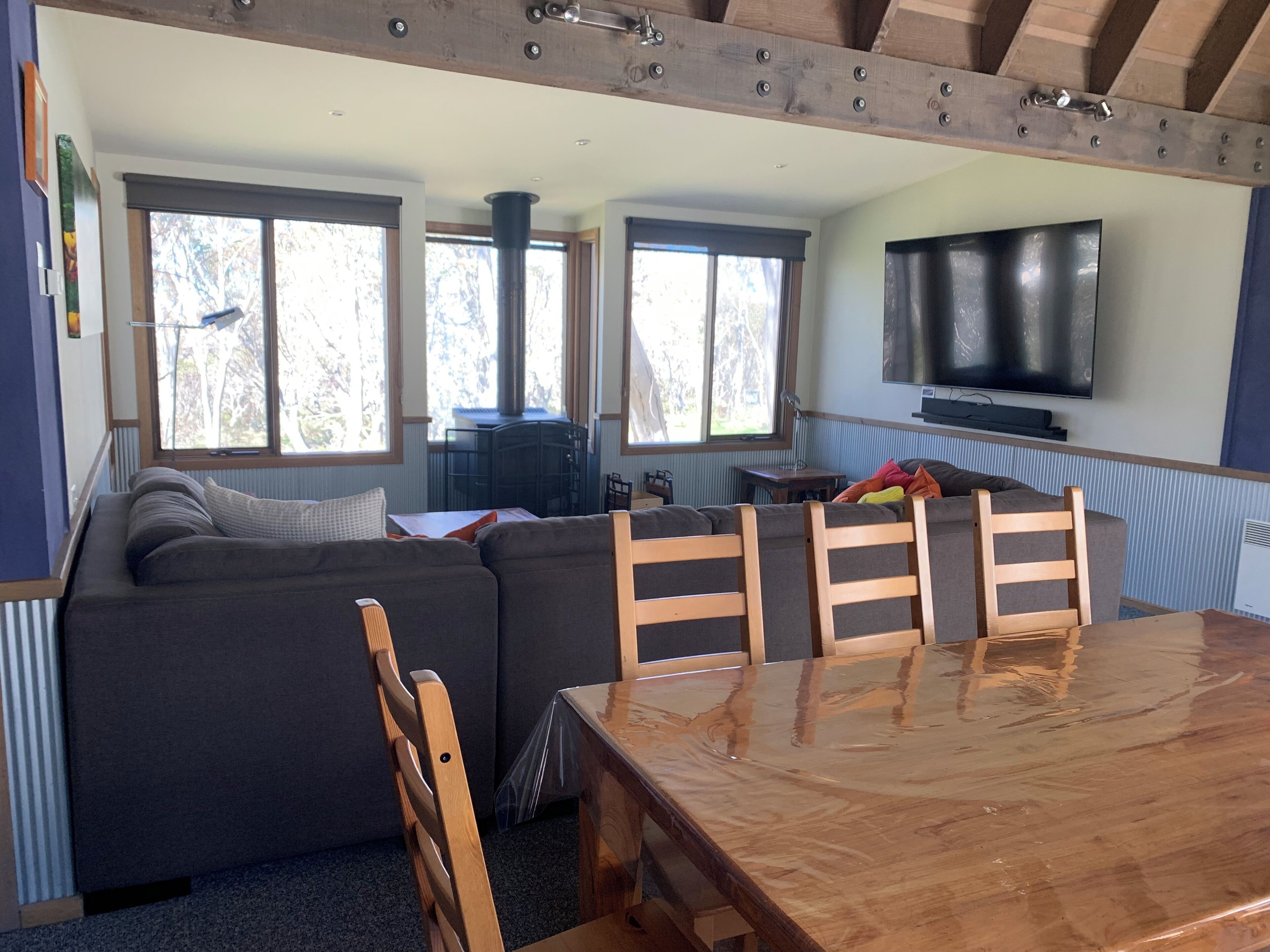 Smart TV, fireplace