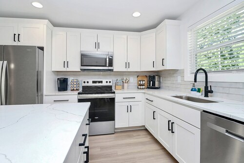 The Modern Getaway, 3-bedroom house in Kannapolis ✨