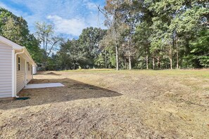 Property grounds - The Modern Getaway, 3-bedroom house in Kannapolis ✨ (Kannapolis)