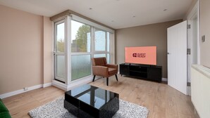 Unclassified image, 2 of 20, button - GuestReady - Charming 3-Bedroom London Retreat (London)